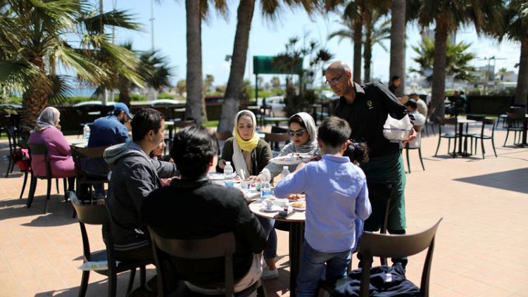 الحياة تبدو طبيعية في طرابلس، لكن السكان يتساءلون.. إلى متى؟