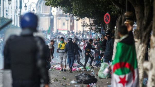 A Alger, la société civile s'inquiète d'un raidissement de la police A Alger, la société civile s'inquiète d'un raidissement de la police