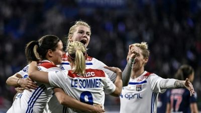 L'équipe féminine de Lyon écrase le PSG 5-0 et fonce vers le titre