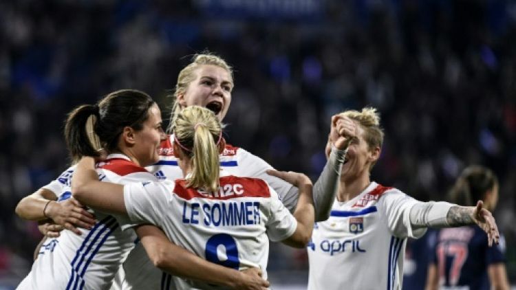 L'équipe féminine de Lyon écrase le PSG 5-0 et fonce vers le titre