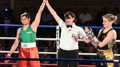 La boxeuse iranienne Sadaf Khadem gagne son premier combat