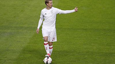 Soccer - Ajax midfielder De Jong may miss Juventus tie
