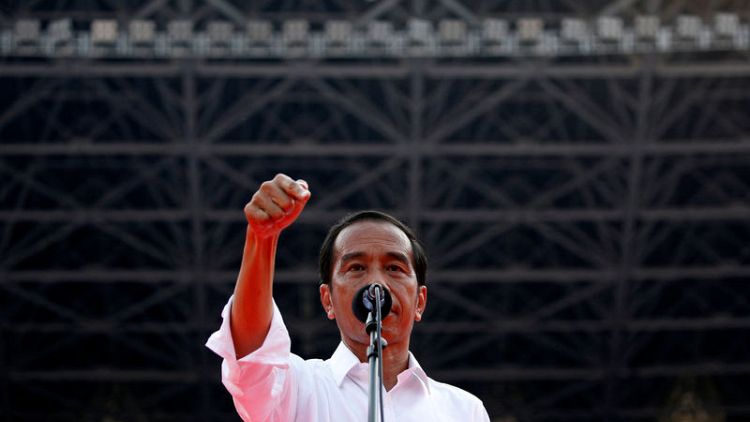 الناخبون في إندونيسيا على أعتاب أكبر انتخابات تجرى في يوم واحد