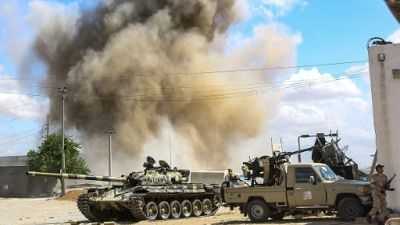 Libye: au moins 121 morts au sud de la capitale, statu quo sur le front