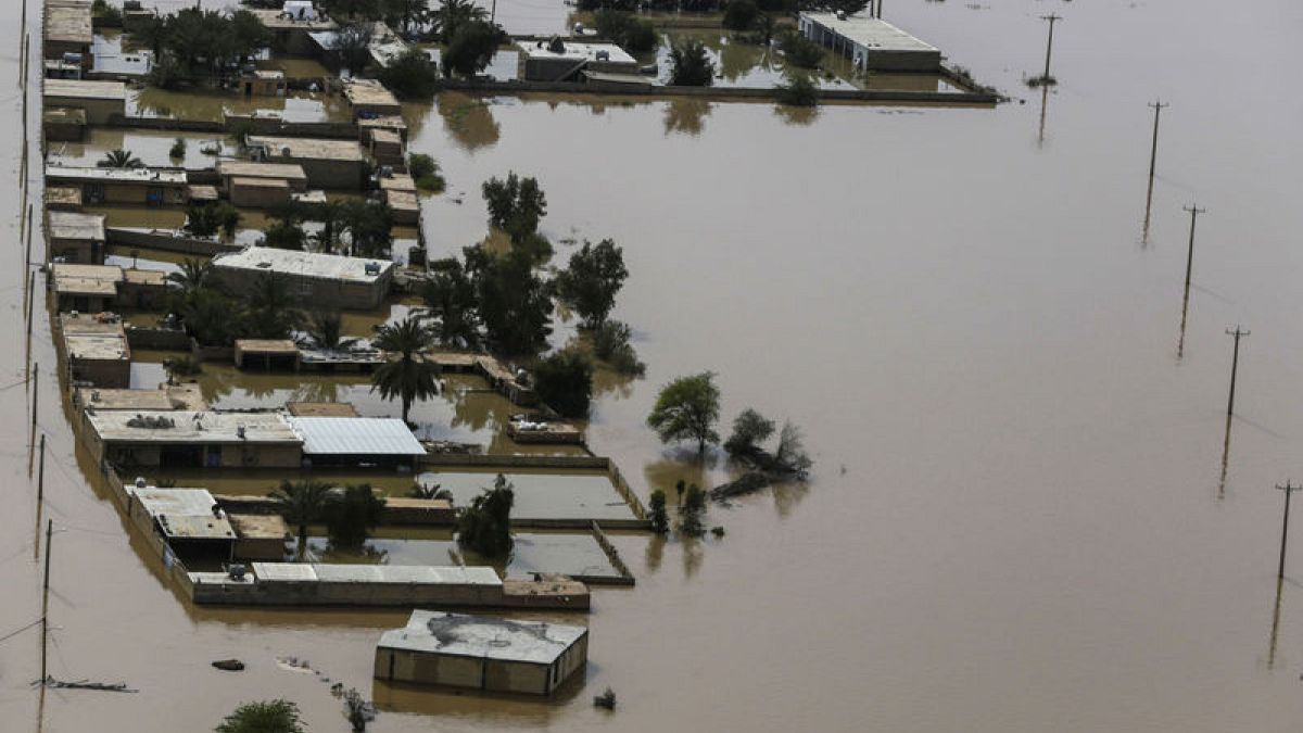 إيران تتكبد خسائر بنحو 2.5 مليار دولار بسبب السيول 
