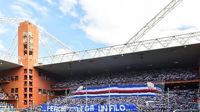 Derby Genova con maglia dedicata a città Derby Genova con maglia dedicata a città