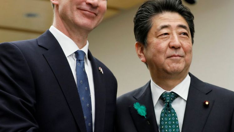 هنت لرئيس وزراء اليابان: بريطانيا عازمة على تجنب الخروج من الاتحاد الأوروبي دون اتفاق