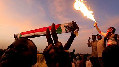 Sudan protesters move to protect Khartoum sit-in
