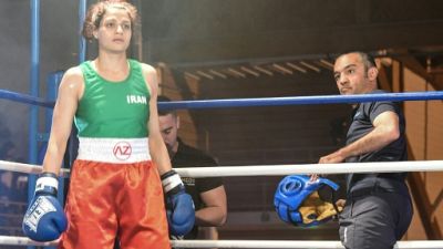 La boxeuse iranienne Sadaf Khadem et son entraîneur disent être recherchés en Iran La boxeuse iranienne Sadaf Khadem et son entraîneur disent être recherchés en Iran