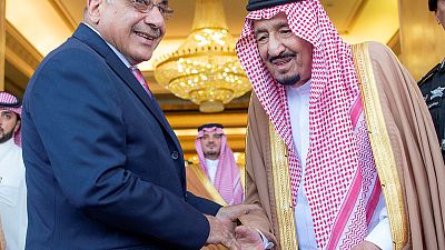 رئيس وزراء العراق يجتمع بالملك سلمان في أول زيارة له للسعودية