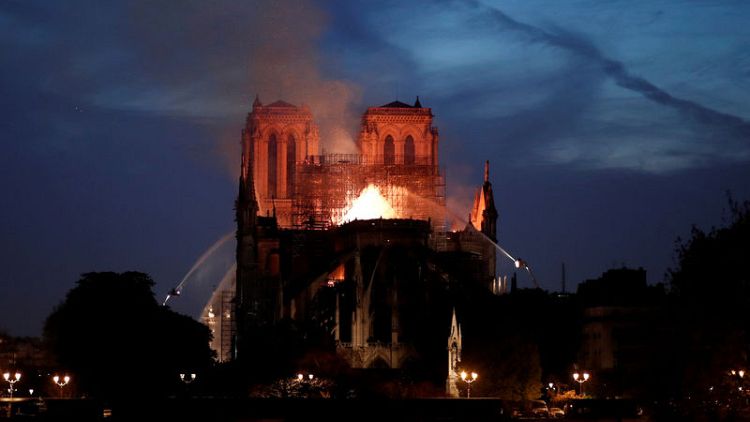 لقطات متتابعة قد تكشف خيوطا عن سبب حريق نوتردام في باريس