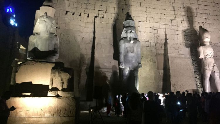 مصر تزيح الستار عن تمثال ضخم للملك رمسيس الثاني بعد ترميمه في الأقصر