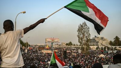 Soudan: les chefs de la contestation veulent former une autorité civile