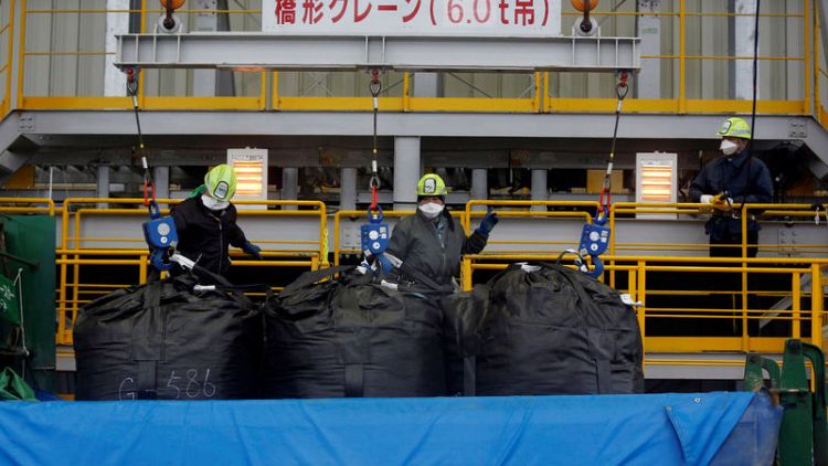 شركة كهرباء طوكيو تسمح لوافدين بالعمل في تنظيف موقع فوكوشيما النووي
