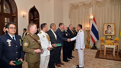 Thai king confers awards on two Australian divers for rescue of cave boys