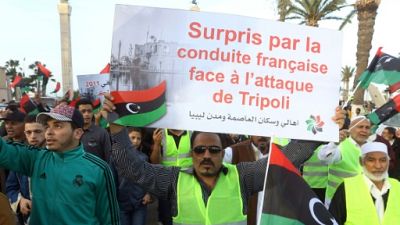 En Libye, des gilets jaunes pour dénoncer l'offensive d'Haftar et la France En Libye, des gilets jaunes pour dénoncer l'offensive d'Haftar et la France