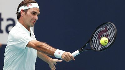 Tennis: Federer si riallena sulla terra Tennis: Federer si riallena sulla terra