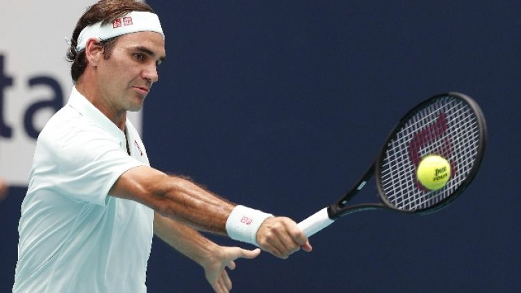 Tennis: Federer si riallena sulla terra
