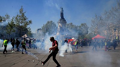 Yellow vest demonstrators, police clash in Paris Yellow vest demonstrators, police clash in Paris