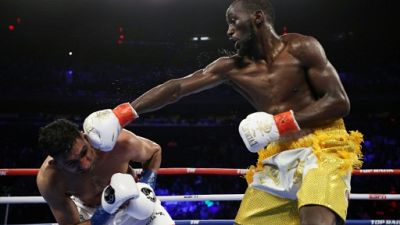 Boxe: Crawford surclasse Khan et conserve son titre WBO Boxe: Crawford surclasse Khan et conserve son titre WBO