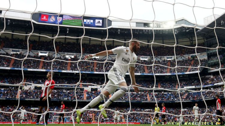 ثلاثية بنزيمة تعيد ريال مدريد إلى طريق الانتصارات في الدوري