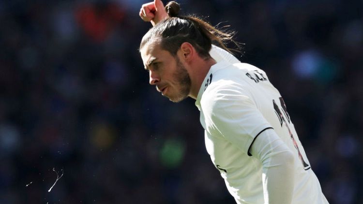 Zidane bemused as Spanish press round on Bale