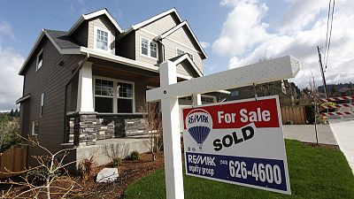 U.S. home sales slump ahead of spring selling season