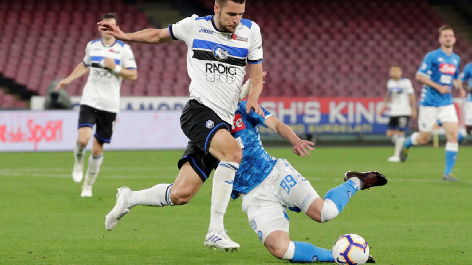 Atalanta sink Napoli to move closer to top four finish