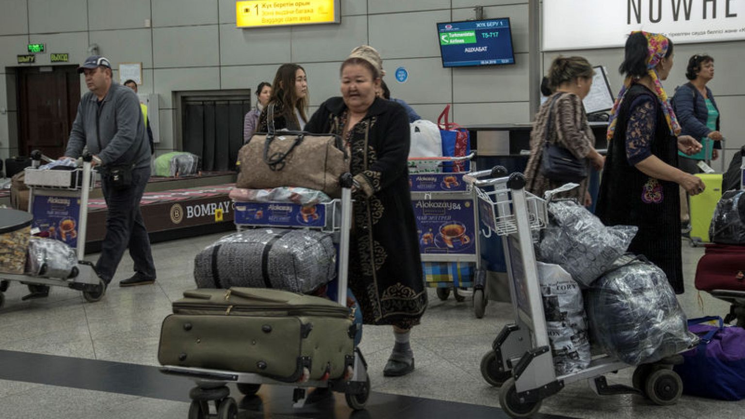 With energy exports depressed, Turkmens turn to towel smuggling