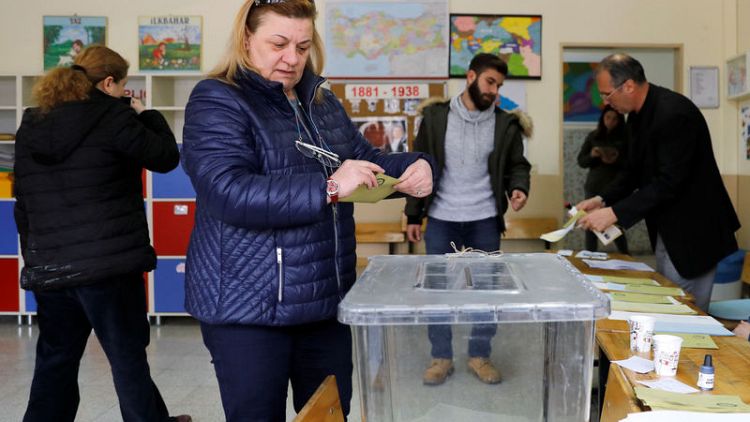 اللجنة العليا للانتخابات بتركيا ترفض التماس الحزب الحاكم بشأن تصويت المقالين