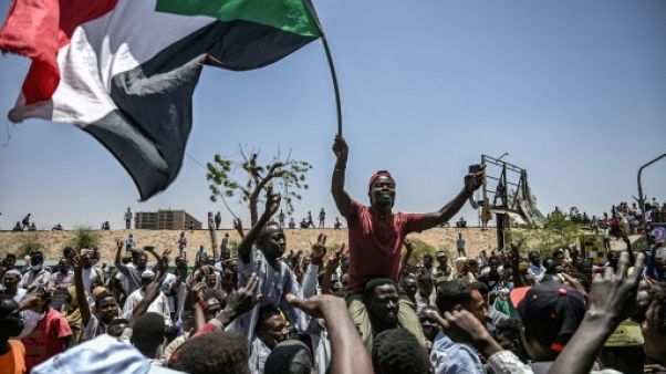 Soudan: "accord" entre militaires et civils, aux contours encore vagues Soudan: "accord" entre militaires et civils, aux contours encore vagues