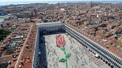 25 Aprile:a Venezia il dono del 'bocolo' 25 Aprile:a Venezia il dono del 'bocolo'
