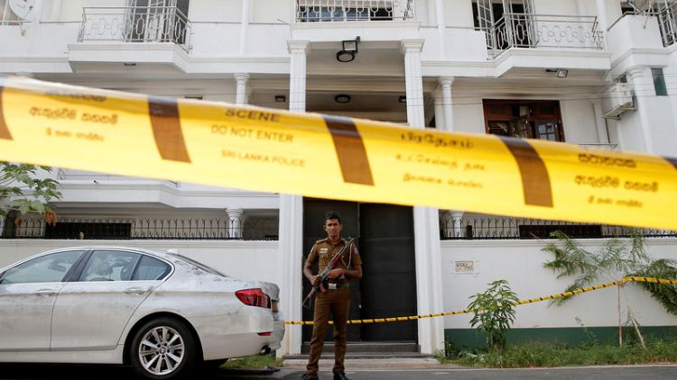 شرطة سريلانكا تعتقل ثلاثة وتضبط قنابل يدوية في مداهمة بكولومبو