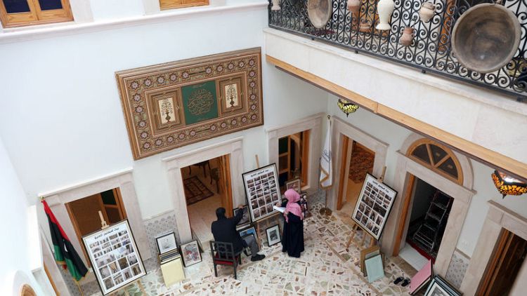 رغم احتدام المعارك.. افتتاح معرض فني في العاصمة الليبية