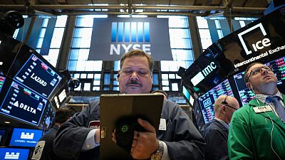 U.S. GDP data boosts stocks; S&P 500 posts record close U.S. GDP data boosts stocks; S&P 500 posts record close
