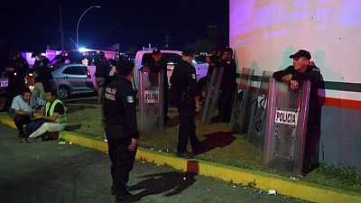 Over 1,000 migrants break out of southern Mexico detention centre Over 1,000 migrants break out of southern Mexico detention centre