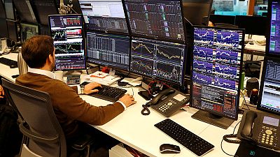 Glencore probe, weak earnings reports drag FTSE 100 lower