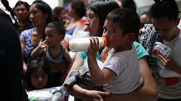 قاض أمريكي يمنح إدارة ترامب 6 أشهر لتحديد أطفال مهاجرين فصلوا عن ذويهم