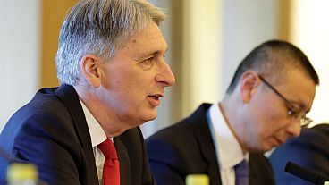 بريطانيا "ملتزمة" بمساعدة الصين في مبادرة الحزام والطريق