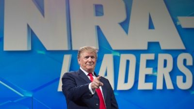 Trump insiste: un homme armé aurait pu sauver de nombreuses vies au Bataclan Trump insiste: un homme armé aurait pu sauver de nombreuses vies au Bataclan