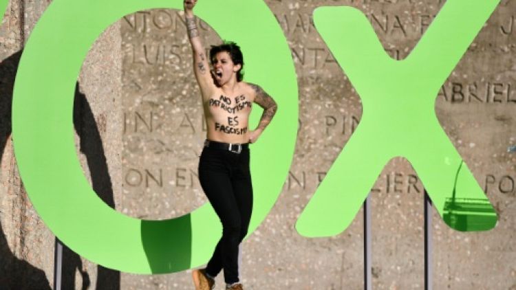 Espagne: les Femen perturbent le dernier meeting du parti d'extrême droite Vox
