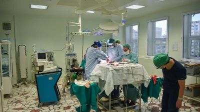 Soigner le patient anglais ou rentrer, dilemme des médecins roumains Soigner le patient anglais ou rentrer, dilemme des médecins roumains