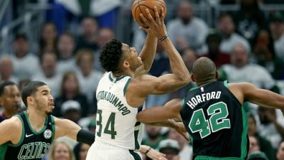 NBA: Boston asphyxie Milwaukee dans sa salle NBA: Boston asphyxie Milwaukee dans sa salle