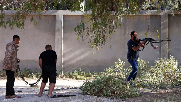 قوات حكومة طرابلس تتصدى لقوات حفتر في حرب شوارع