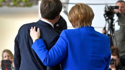 Poussés par Macron et Merkel, la Serbie et le Kosovo prêts à discuter