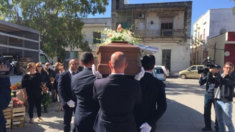 Picchiato a morte:funerali a Manduria