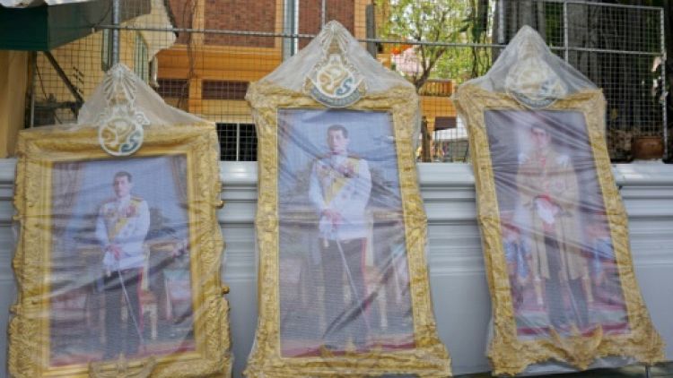 Thaïlande: le souverain d'un royaume divisé couronné ce week-end