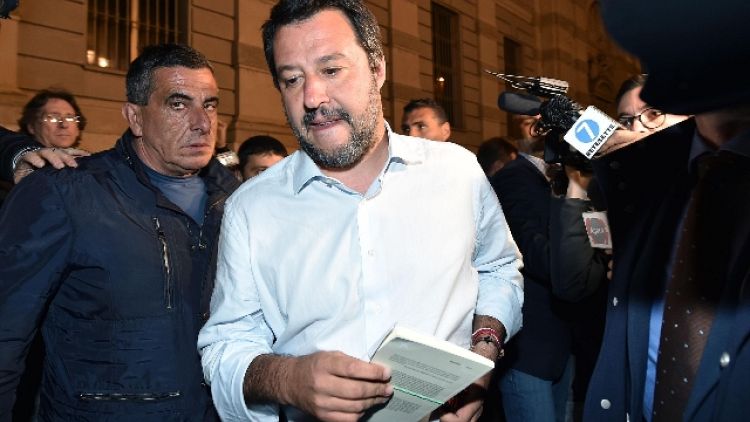 Salvini, raccolta firme per castrazione