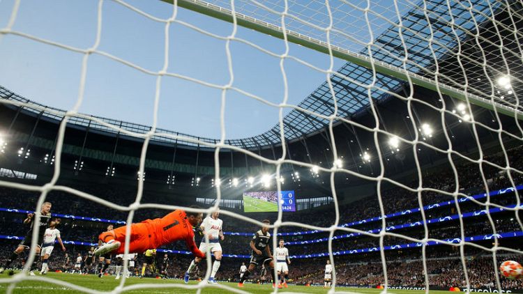 Van de Beek gives Ajax edge over Spurs in semi-final