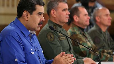 بعد دعوة المعارضة لانتفاضة عسكرية.. رئيس فنزويلا يظهر في التلفزيون مع وزير الدفاع